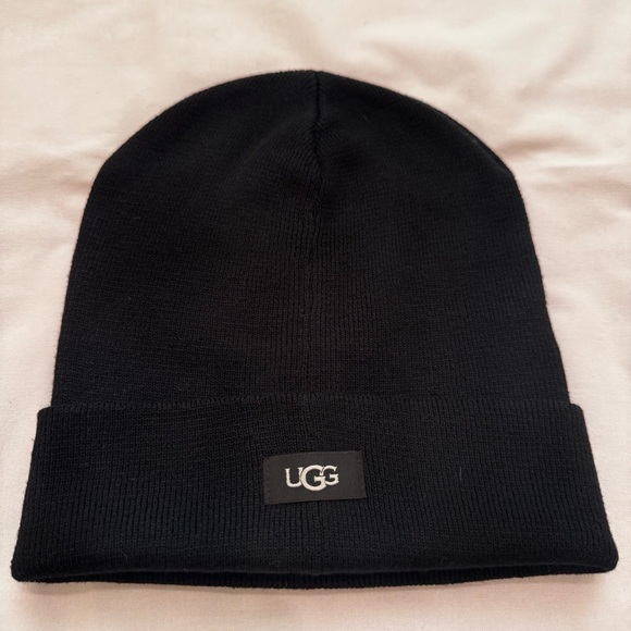 UGG Cuffed Knit Stretch Black Beanie With Embroidered Logo Unisex O/S NWOT - Picture 1 of 12